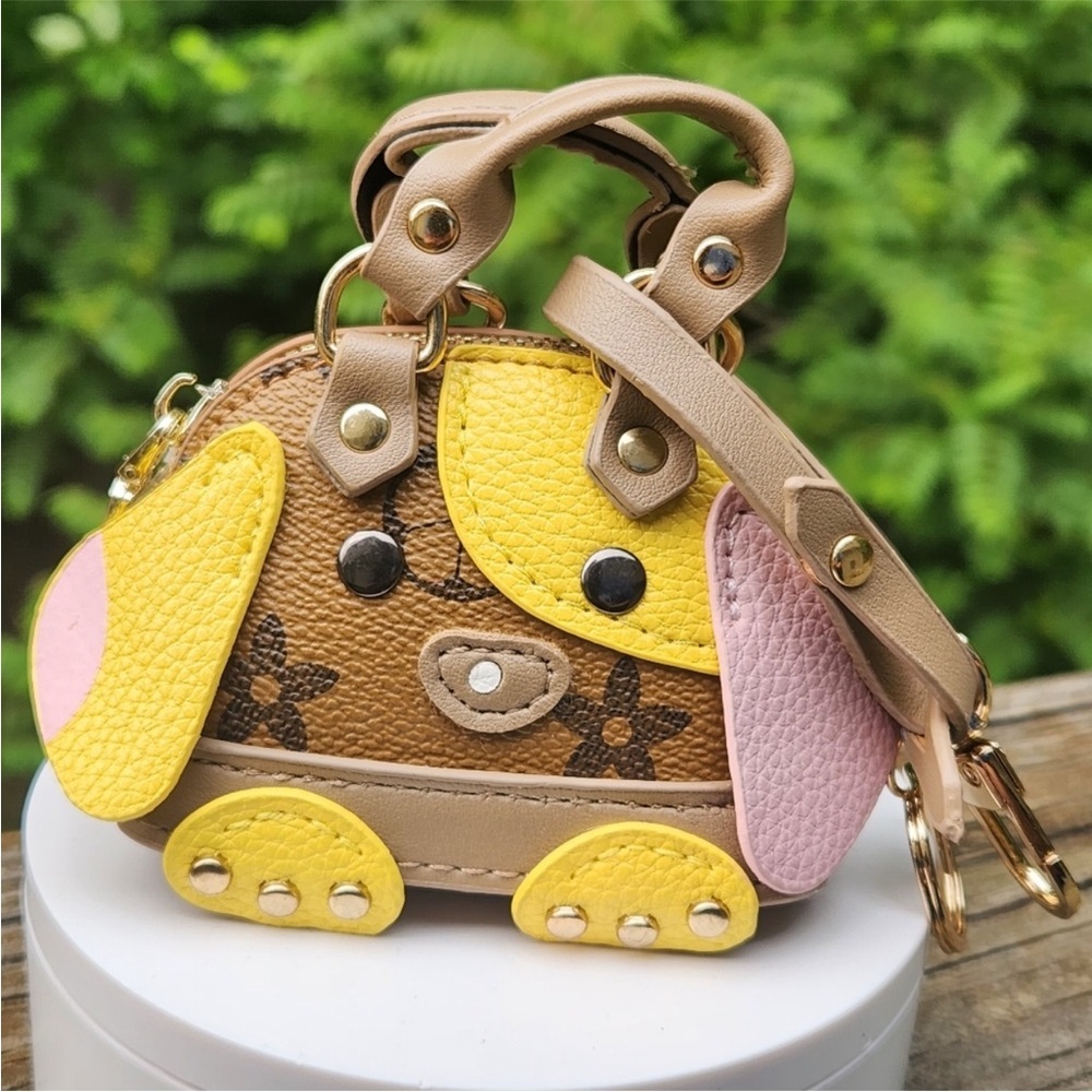 Puppy Wristlet / Bag Charm / Keychain And Gold Chain included Strap NWOT - Picture 5 of 7